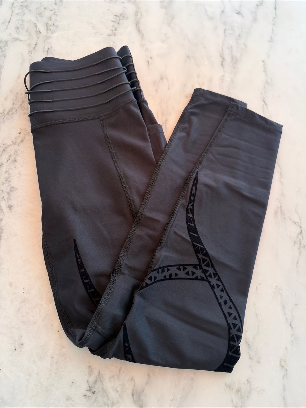 Performance Leggings with Subtle Graphic , elastic bands for tight waist..NWOT - Picture 6 of 6